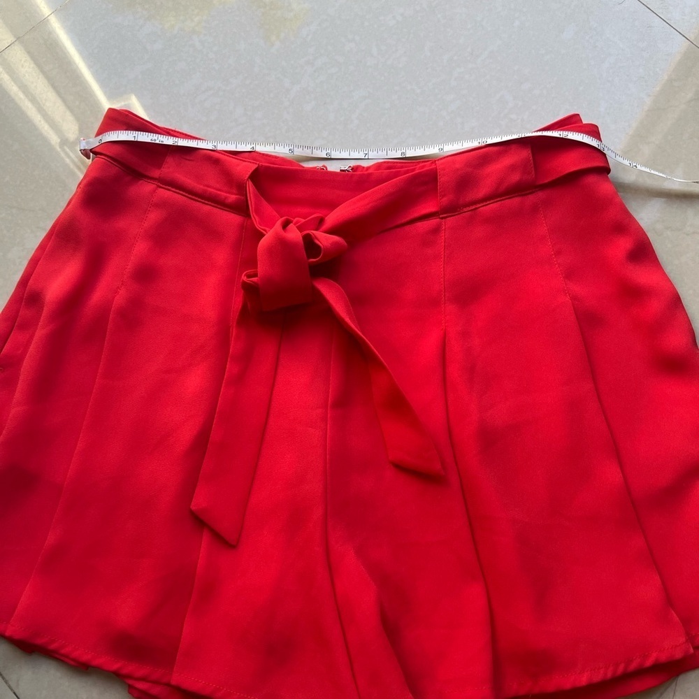 Aritzia Sunday Best Westley Flowy Shorts in Scarlet Red (Size 2) - Picture 11 of 13